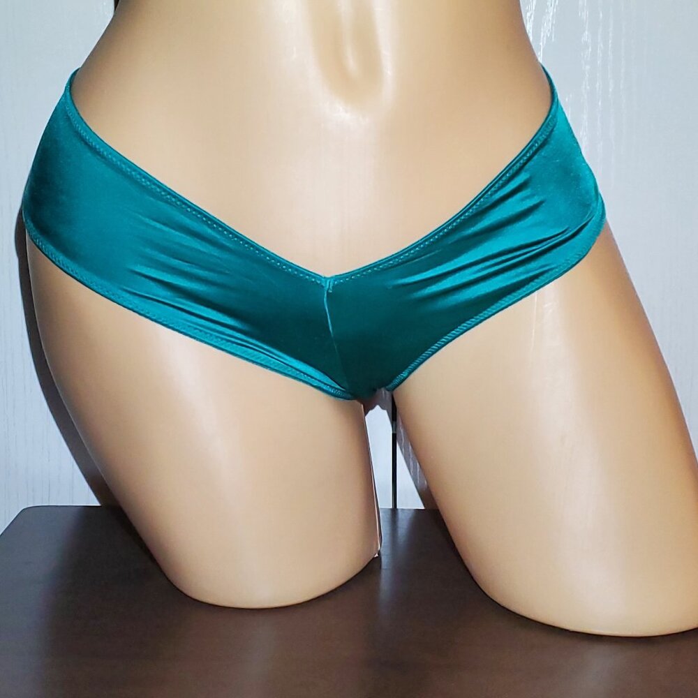 Victoria's Secret Cheeky Panties. New with Tags Size Small.